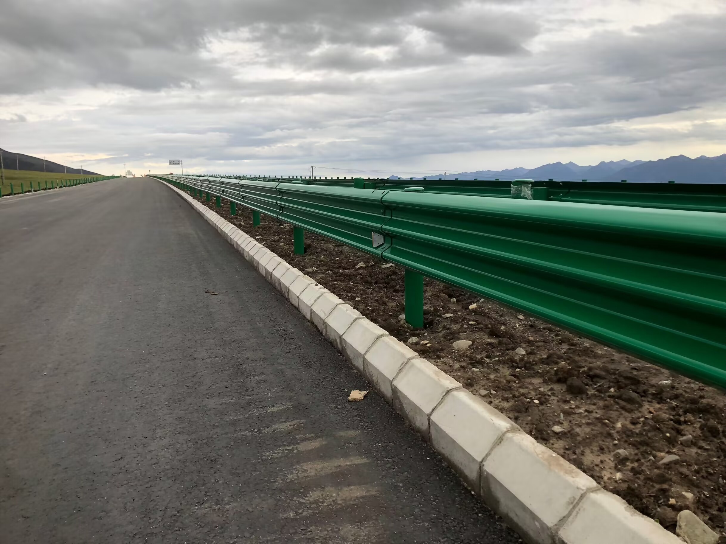 韶关市乡村公路波形护栏防撞波形护栏 - 排名